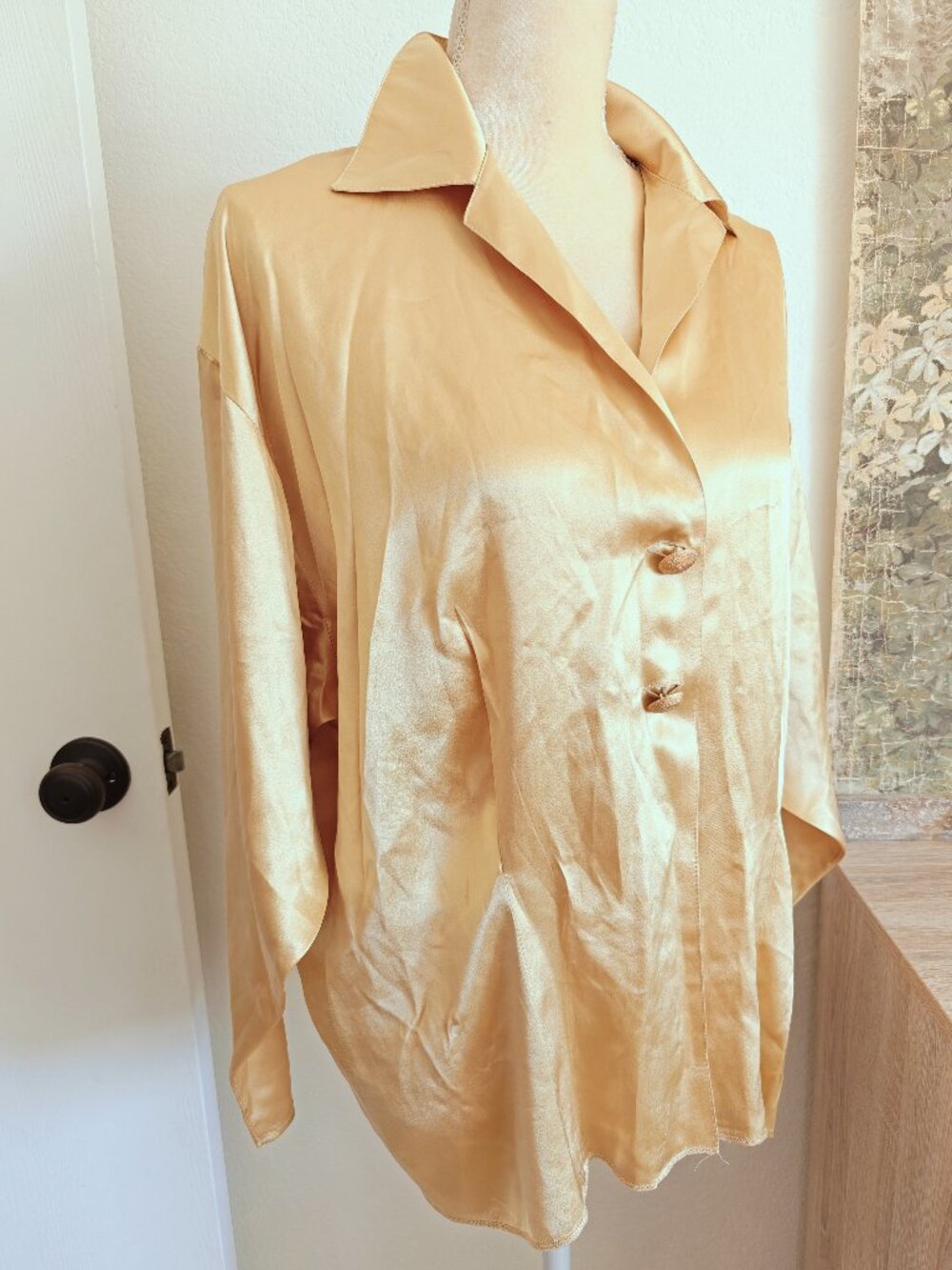 St. John Vintage 100% Silk Gold Oversized Blouse Jacket Metal Buttons Size 8 - Picture 3 of 13